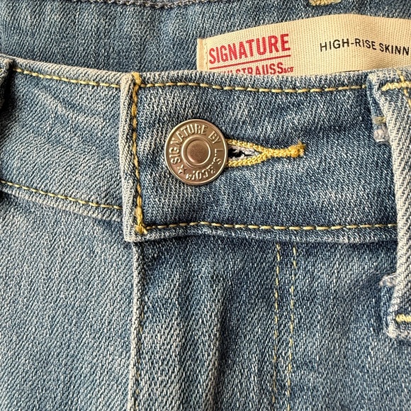 Levi Strauss Signature High Rise Skinny - Picture 5 of 7